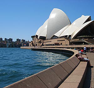 Sydney opera house with lead in lines
